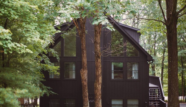 3-bedroom Poconos chalet for art and design lovers