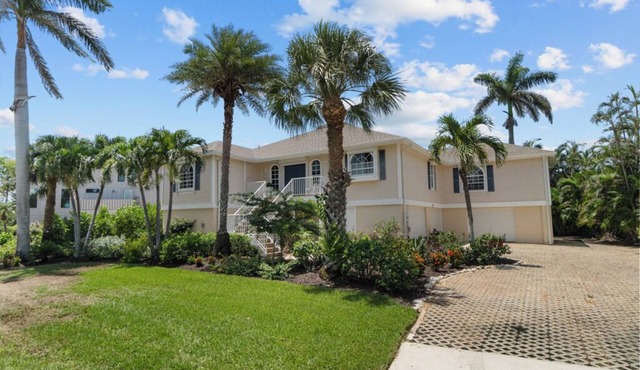 3 Bedroom Pool Home in The Dunes!