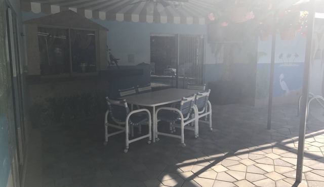 3 bedroom Pool home. Quiet Neighbourhood