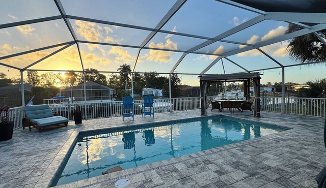 3-bedroom pool house in tranquil Fort Myers Shores