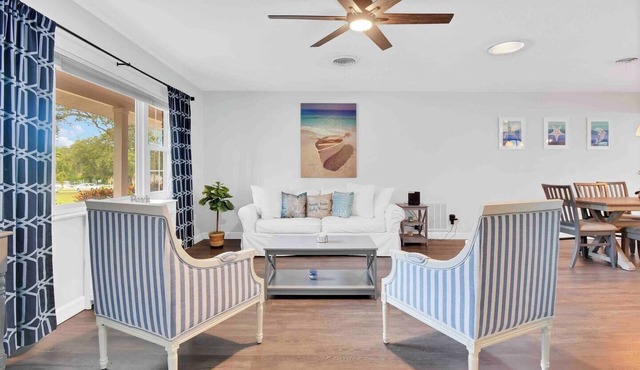 3-bedroom pool house with screened in lanai in serene Largo with coastal breeze