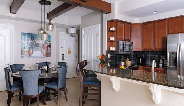 3 Bedroom Presidential Condo w/Kitchen, on Riverwalk in San Antonio, La Casada!
