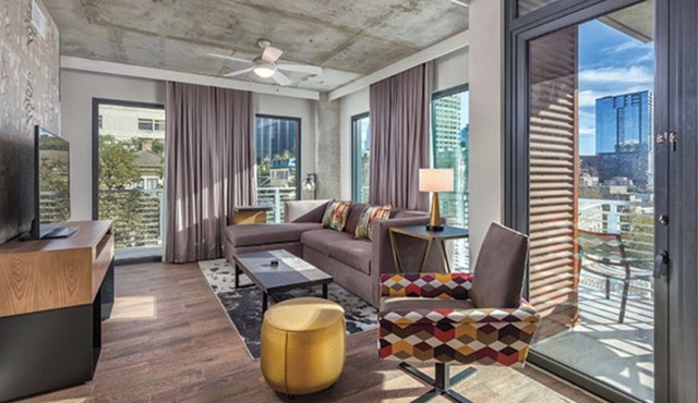3 Bedroom Presidential Condo ~ Austin, TX ~ Walk to 6th Street!