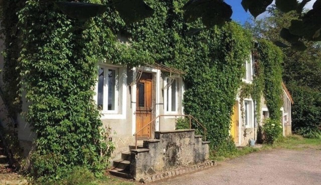 3 Bedroom Private vacation home in Moux-en-Morvan