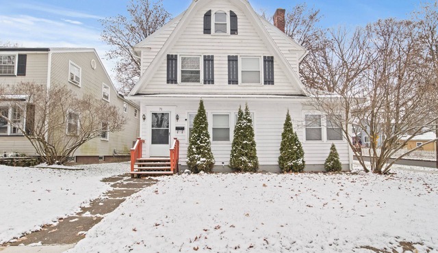 3-Bedroom Private Home with Game Room, Fully Fenced, Near Lake Ontario Shoreline