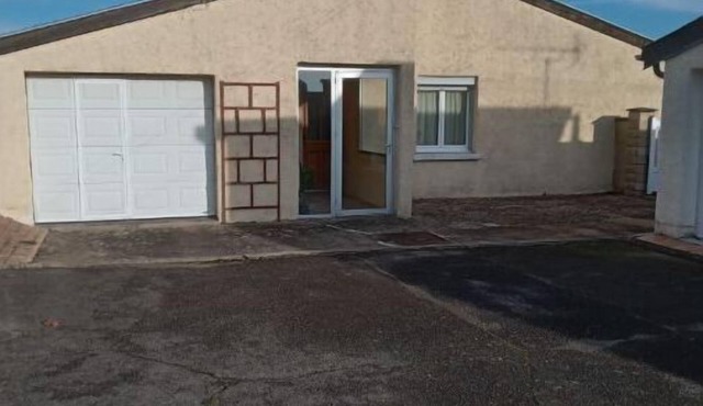 3 Bedroom Private vacation home in ChÃ¢teaudun