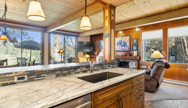 3 Bedroom Property with Golf Course Views