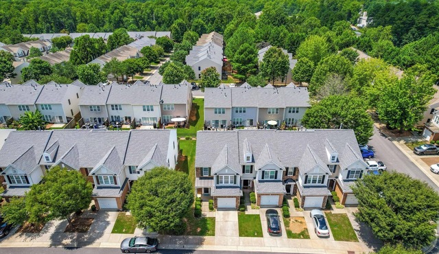 3-bedroom Raleigh Townhome near RDU, RTP, Crabtree Valley Mall and Brier Creek