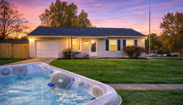 3 Bedroom Ranch - Hot Tub - Game Shed - Pet/Kids Welcome - Fenced - King Bed