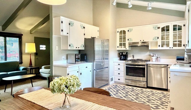 3-bedroom ranch in beautiful Prairie Village with AC and charm