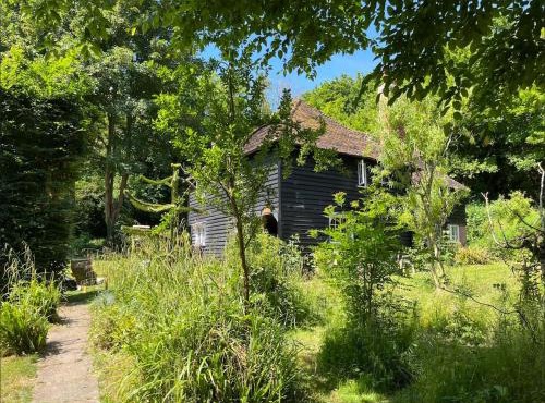 3 bedroom remote rural idyll on the North Downs