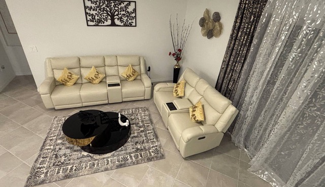 3-bedroom resort in charming Venice in Golf club community