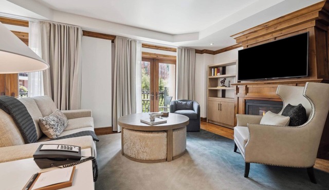 3-bedroom resort in delightful Aspen with fitness room and AC