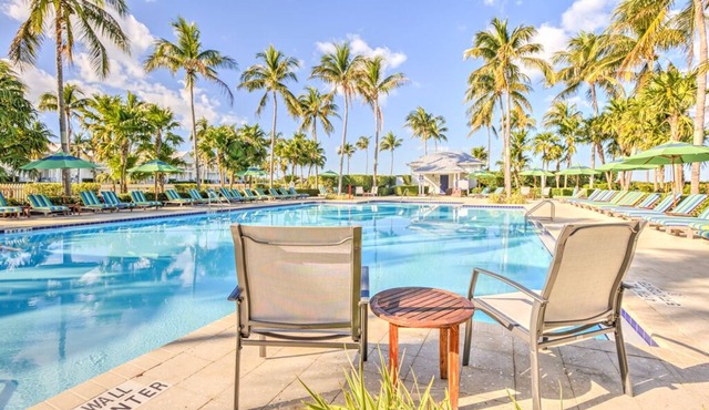 3 Bedroom Resort Style Indigo Reef Townhome close to Pool with Dockage!