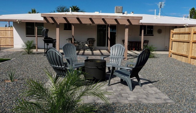3 Bedroom Retreat, 5 Min to AFB, Relaxing backyard!