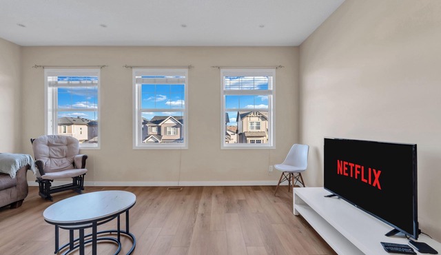 3-Bedroom Retreat Close to the Mountains & Airport