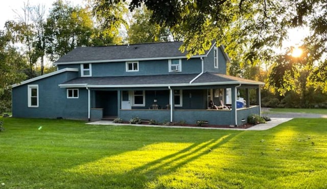 3 Bedroom's with 4 beds, 1/2 wrap around porch, patio, 2 firepits, outdoor bar!