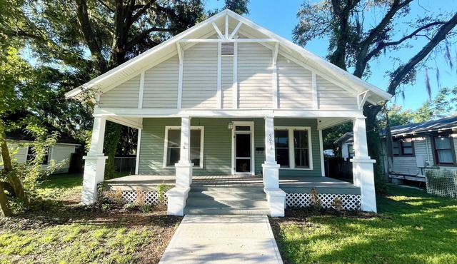 3 bedroom, Sleeps 7, bungalow in Plant City, pet friendly, close to Hard Rock