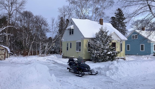 3-bedroom snowmobile and ski house with parking FOUR blocks from trail in town