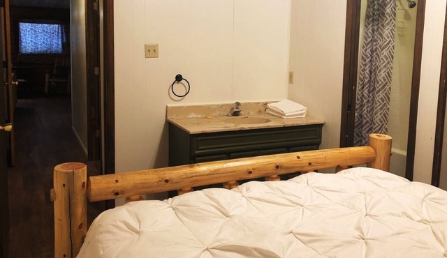 3 Bedroom Snowshoe Log Cabin