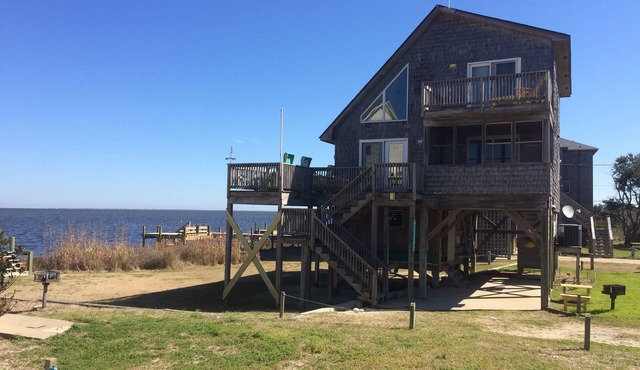 3 bedroom Sound Front 2Q& ,2 T, with Amazing Views, Windsurfing , Dock, 2 Decks,