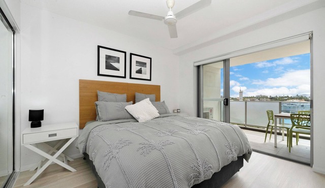 3-bedroom spacious apartment in fabulous location South Townsville