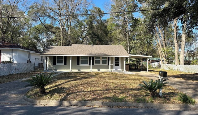 3-bedroom spacious house in peaceful Mobile.