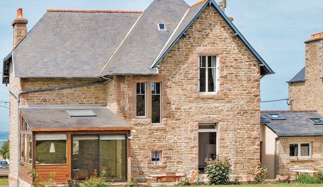 3 bedroom stunning home in Tredrez-Locquemeau