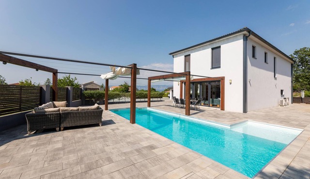 3 bedroom stunning home in Rasopasno