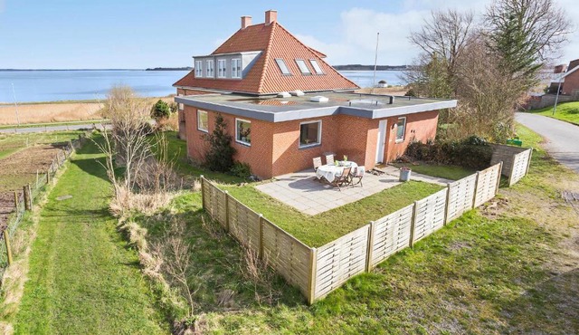 3 Bedroom Stunning Home In Fur