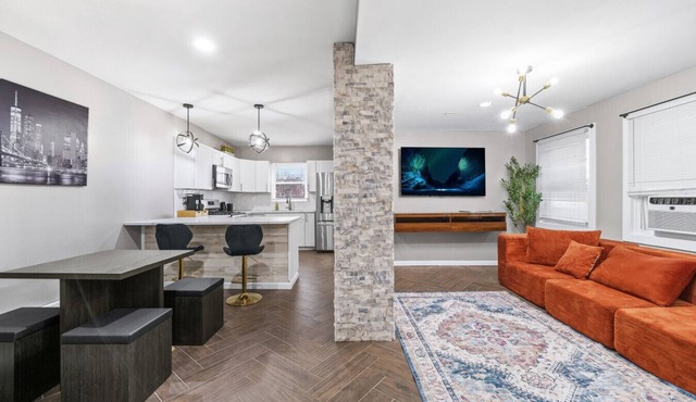 3 bedroom Stylish Retreat | Free Parking | Train to NYC access