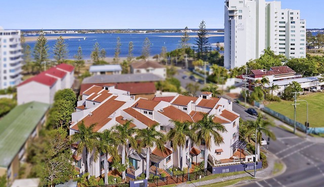 3 bedroom sub-penthouse! Full GC experience