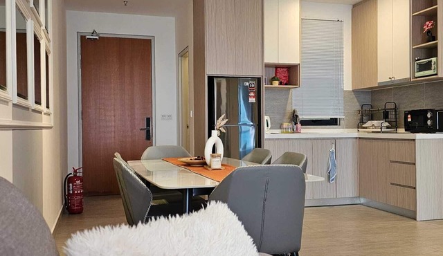 3 Bedroom Suite in Marvelous Shah Alam with WiFi, Gym, Pool & 2 Carpark, Sleeps6