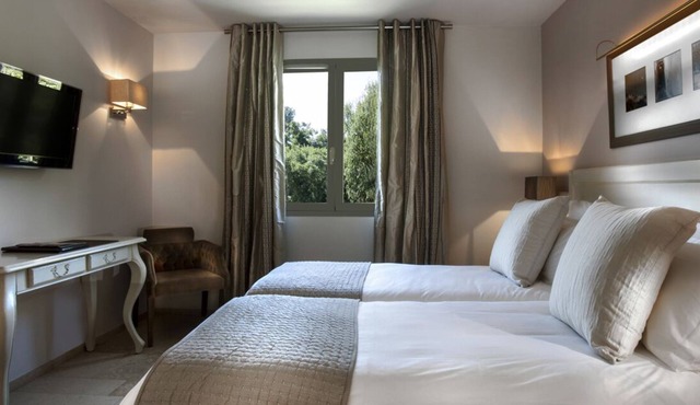 3 bedroom suite with garden view