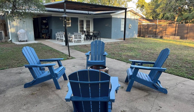 3-bedroom, Super Comfortable Home, just 4 minutes drive to South Congress Avenue