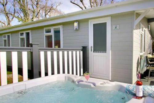 3 Bedroom Superior Lodge with Hot Tub