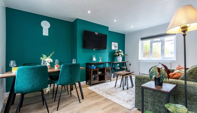 3 Bedroom Terraced House in Beeston Ideal for Corporate Stays