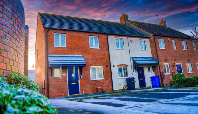 3 Bedroom Town House, 5 minutes from town centre