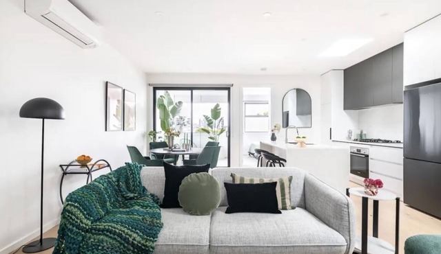 3 Bedroom Townhouse- Free parking