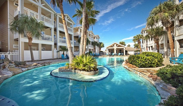 3 Bedroom Townhome-Resort Style Pool