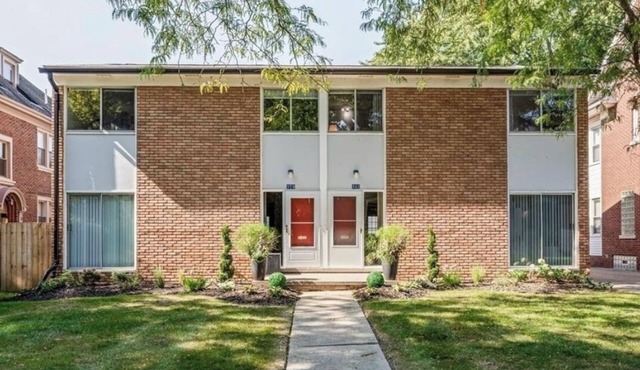3-bedroom townhome in brilliant Grosse Pointe with AC, WiFi Great location,