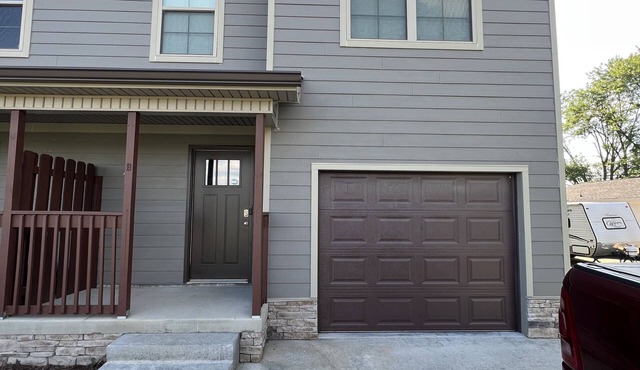 3 bedroom townhome close to Nashville!