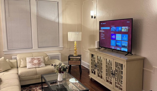 3-bedroom townhome in awesome Washington with AC