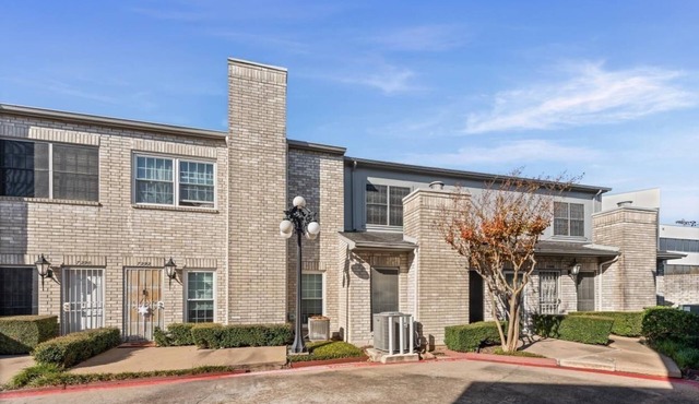 3-bedroom townhome in amazing Houston with AC comfort