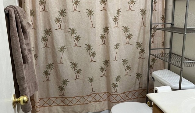3-Bedroom Townhome in Central Texas - Fully Furnished, including all utilities.