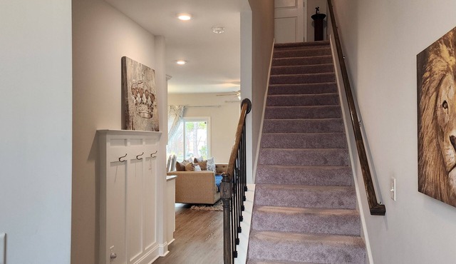 3-bedroom townhome in terrific Elgin with AC, WiFi