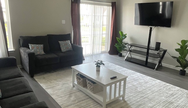 3-bedroom townhome in tranquil Delmar with WiFi, AC. Relax and unwind