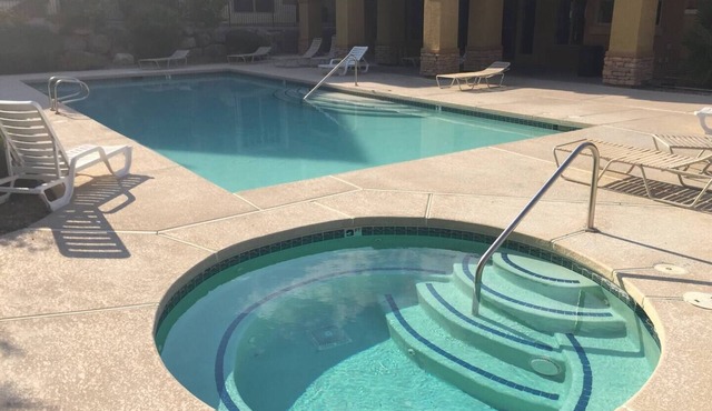 3-bedroom townhome in lovely Henderson, 10 min from Downtown Las Vegas
