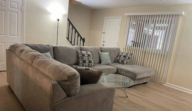 3-bedroom townhome in peaceful Norcross with AC