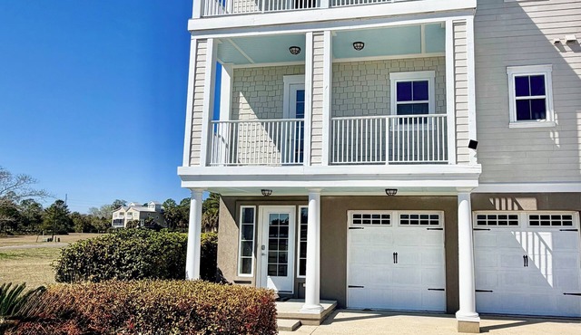 3-bedroom townhome in gorgeous St. Marys with Pool, Boat Ramp and Riverviews
